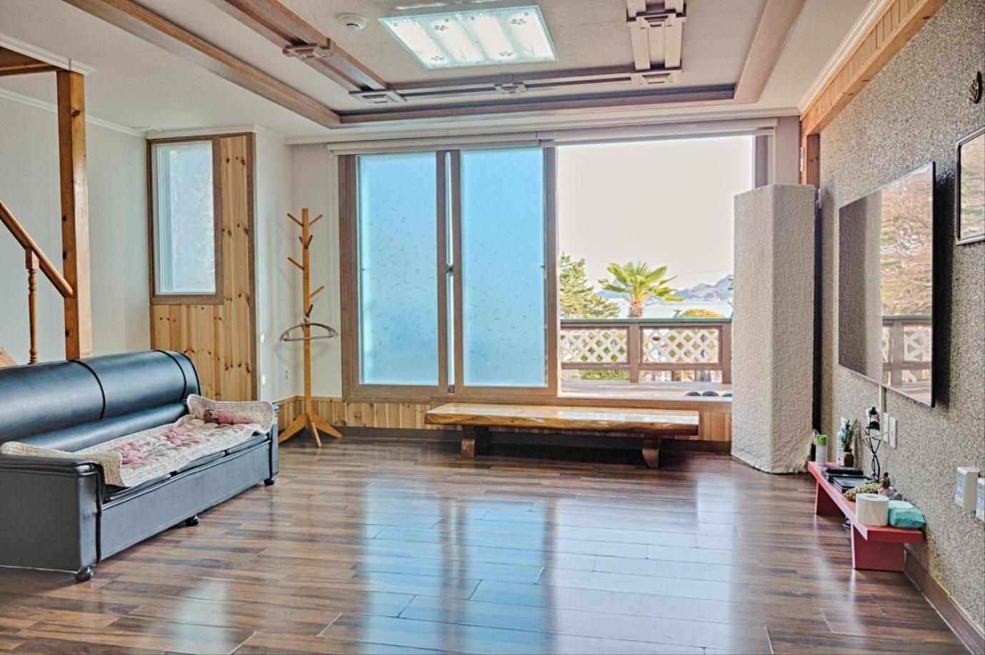 Namhae Hoho Flower Pension חדר תמונה